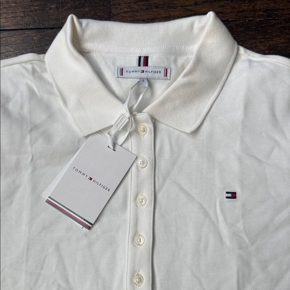 NWT Tommy Hilfiger Women's White Button Down Shirt size small. Color is Ecru - Picture 3 of 15